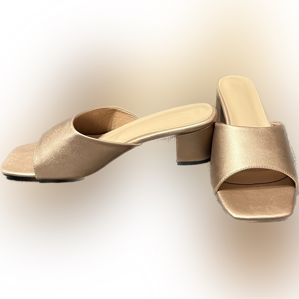*New in box* Champagne 2” Heels